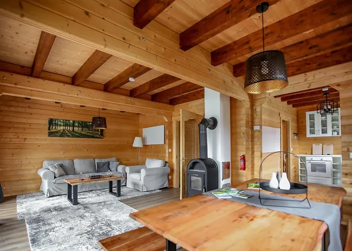 Gemuetliches Holzhaus In بيت للعطل